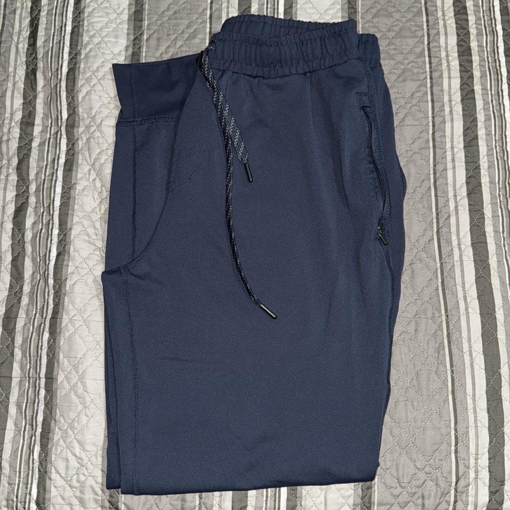 Kirkland Signature Men's Waistband Active Jogger Pants in Navy Blue